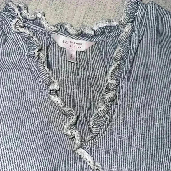 Lauren Conrad Blue and White Ruffle Blouse with 3/4 sleeves size Small - Picture 3 of 5